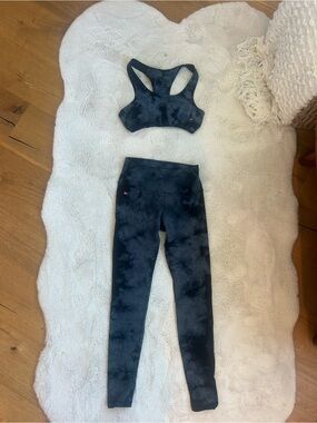 Aviator Nation Black and Gray Tie-Dye Leggings & Sports Bra Set size small